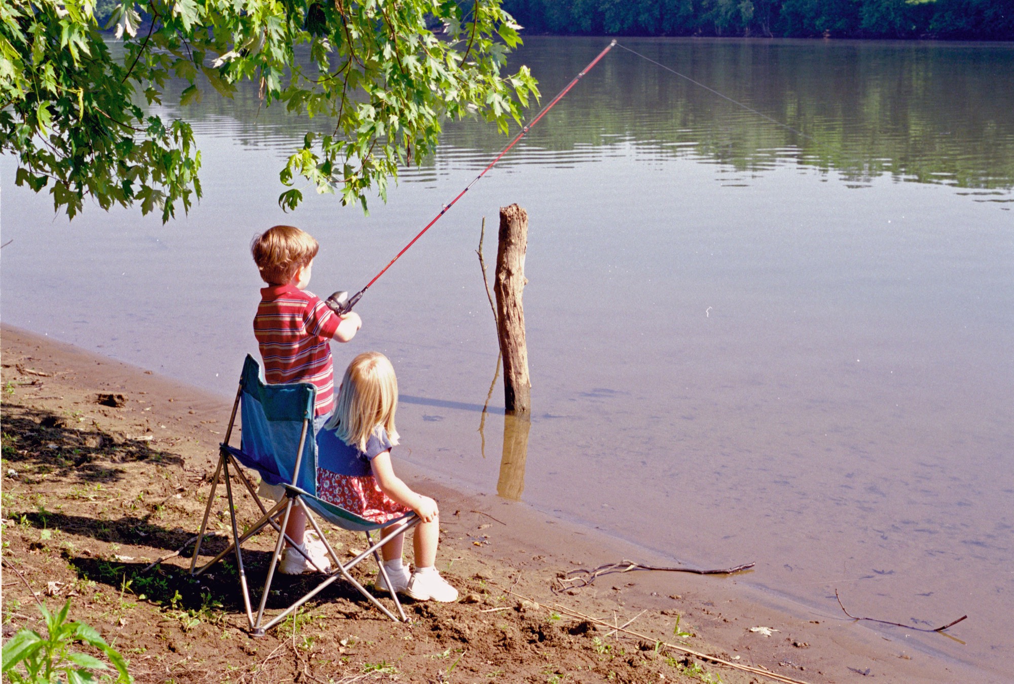 Children fishing on the bank of the Ohio River